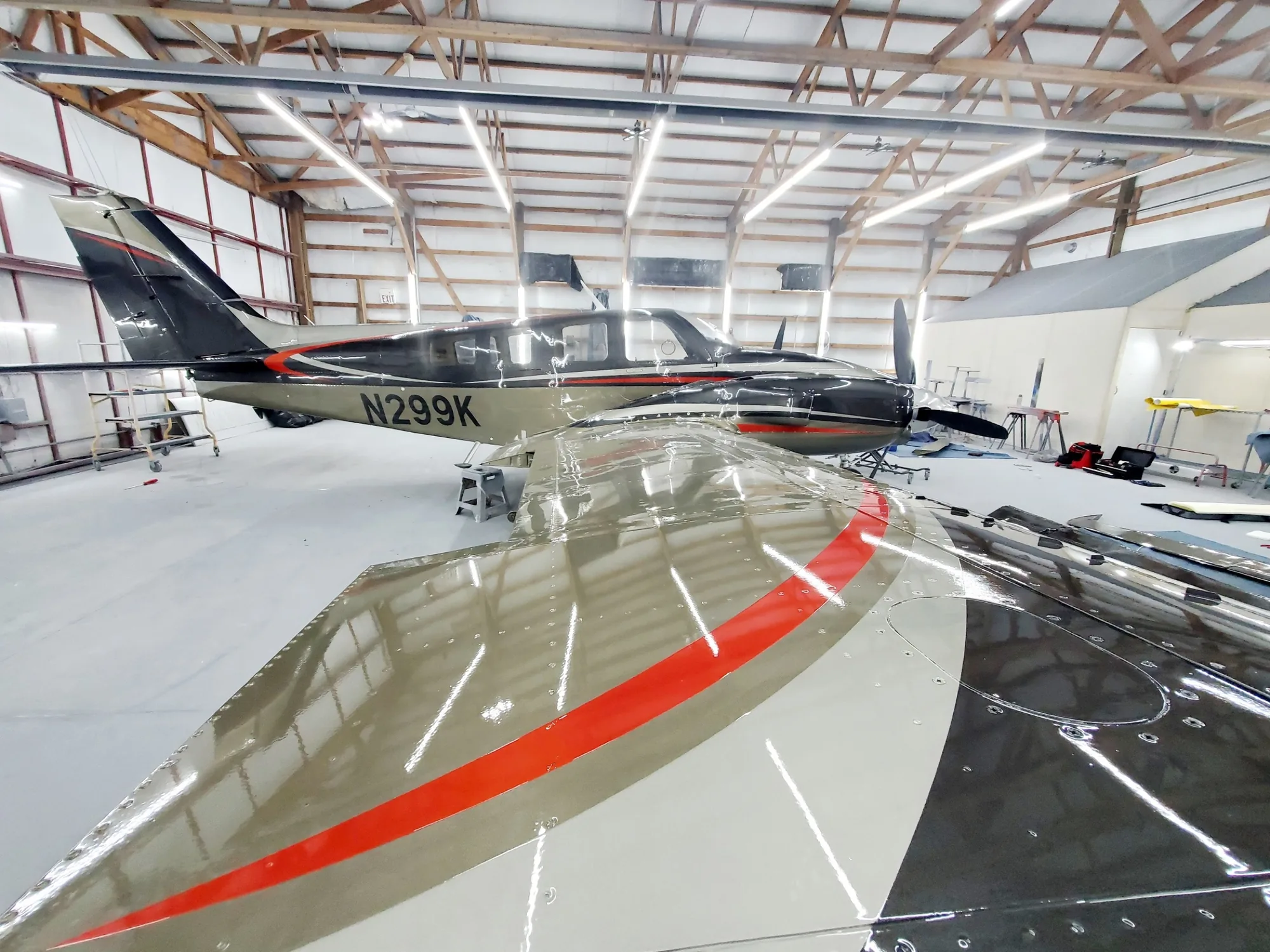 Long clean stripe alignment and reflective finish